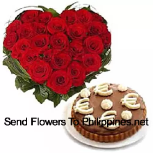 Arrangement en forme de cœur de 40 roses rouges avec un gâteau à la mousse de 1/2 kg