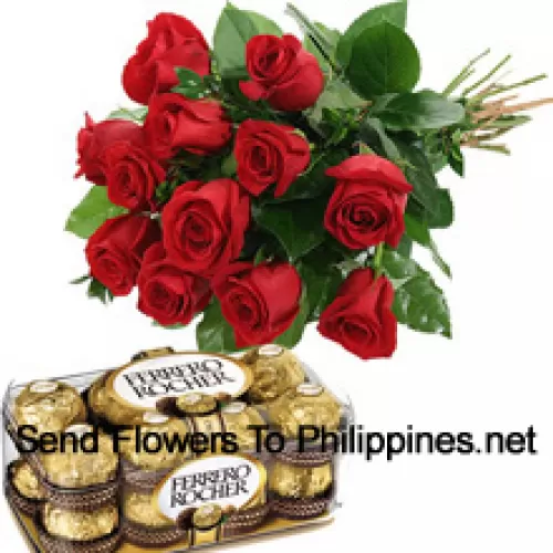 Bouquet de 12 roses rouges avec des garnitures saisonnières accompagné d'une boîte de 16 pièces Ferrero Rocher