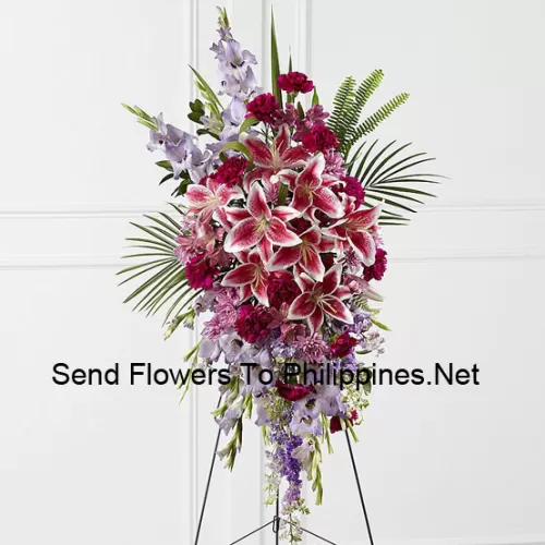 Un magnifique arrangement floral de sympathie livré avec un support (livraison uniquement dans la région métropolitaine de Manille, pour les livraisons en dehors de Manille, le produit peut être remplacé par un autre arrangement de sympathie de même valeur)