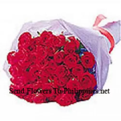 Bouquet magnifiquement emballé de 24 roses rouges